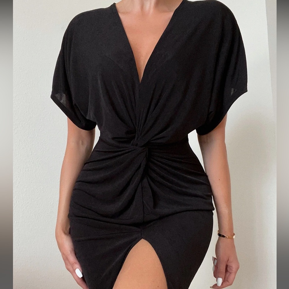 Full Grown Knot Dress 
Fashion Nova 
Size small - Stretchy Material